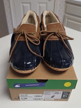 Brand New Womens JBU Navy and Brown Waterproof Duck Moccasins Size 8.5 Medium